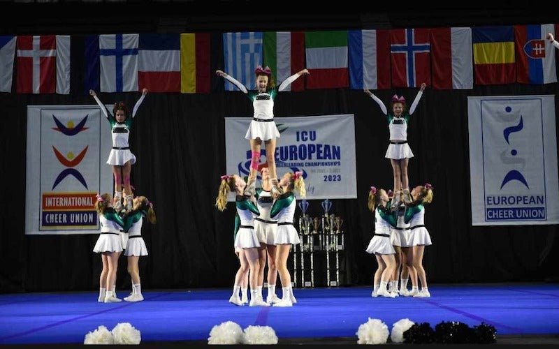 Bruavo! Sølvskimmer og Jubelbrus - Greenphones heier på Charmers i Cheerleading-EM! - Greenphones